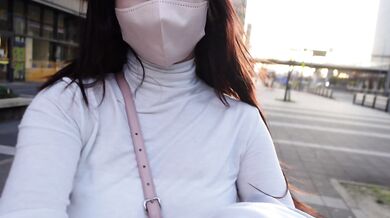 【爆乳Kカップインフルエンサー】ノーブラ散歩in名古屋/超敏感乳首が寒さと緊張でmax勃起！！Japanese no bra in public