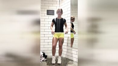 Teen’s Live Stream Gone Wild – Pussy Leak!