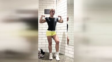Teen’s Live Stream Gone Wild – Pussy Leak!