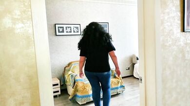 casting of a hot stunning mom brunette