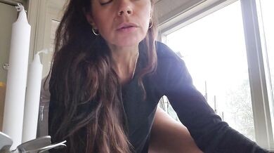 The delivery guy fucked me with the dildo I ordered online to test if it was working