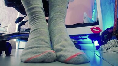 Dominant BBW Latina Webcammer Uses Feet in White Socks to Command You While Shaking Her Enormous Booty