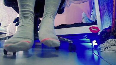 Dominant BBW Latina Webcammer Uses Feet in White Socks to Command You While Shaking Her Enormous Booty