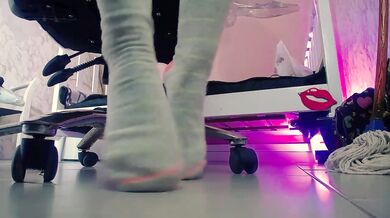 Dominant BBW Latina Webcammer Uses Feet in White Socks to Command You While Shaking Her Enormous Booty