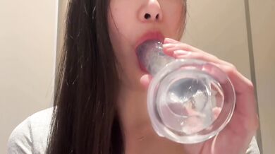 My first time masturbating with a dildo (completely perverted, I can't stop cumming inside)