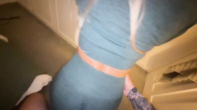 My Tinder Date had a Hole in her Leggings and now I know Why!