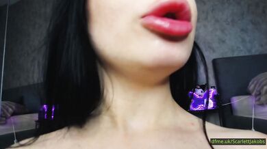 ScarlettJakobs Brings Sweet Eye Contact, French Kisses, and a Dirty Little Smile