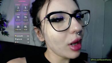 RavenFoxxy Brings a Flirty, Addictive Mood That Pulls You In Fast