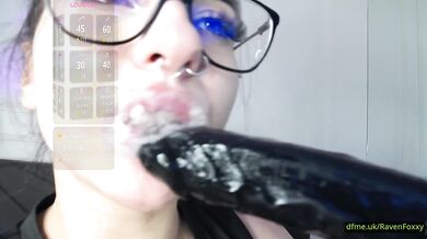 RavenFoxxy Brings a Flirty, Addictive Mood That Pulls You In Fast