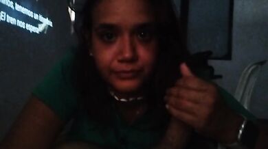 La esposa de mi mejor amigo me pilla masturbándome