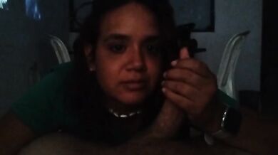 La esposa de mi mejor amigo me pilla masturbándome
