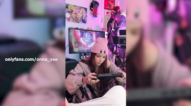 Cute Gamer Girl shows you her Special "Kirby Technique"