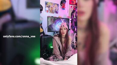 Cute Gamer Girl shows you her Special "Kirby Technique"