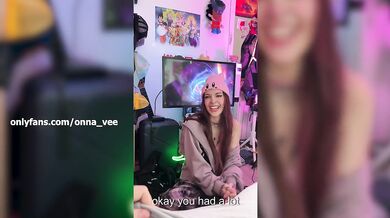 Cute Gamer Girl shows you her Special "Kirby Technique"