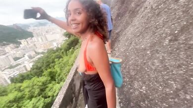 Crotalada Pública Desafia Limites Na Favela De Rio