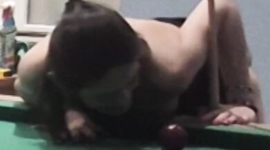 Baise moi ! La serveuse aime les queux et les boules ?