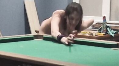 Baise moi ! La serveuse aime les queux et les boules ?