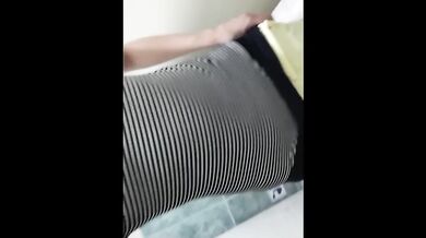 Fabi Miss Hot- No aguanto las ganas y termino viniendome en el baño