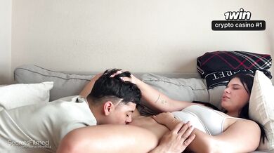 I fingered my stepsister’s pussy until she begged me to fuck her
