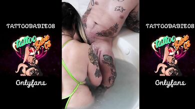 Tatted_axe Drips Pussy In Steamy Tub