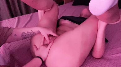 Awesome cunnilingus with fingers until orgasm