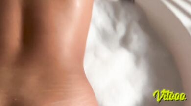 I love my girl's moves when we're in the jacuzzi - Sexy moves