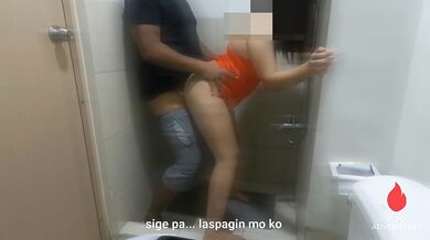 My Boyfriend Was In the Living room So I Took His Girlfriend To The Bathroom To Take A Cum Bath