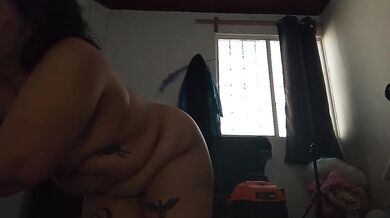 Chubby girl naked vacuuming a room