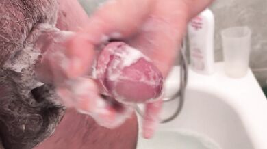 Handjob in the bath