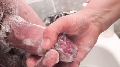 Handjob in the bath