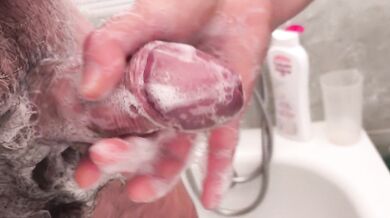 Handjob in the bath