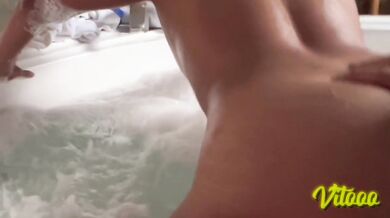 Erotic movements of this black-haired Latina - cumshot in her ass