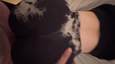 He cums all over my big ass in leggings