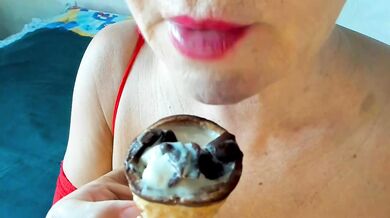 Femdom foodfetish swallow sperm with ise cream .