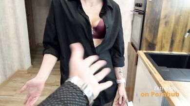 Друг подарил айфон - пришлось его отблагодарить. Только бы парень не узнал. Footjob, POV, сюжет.