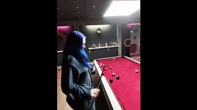 J’affronte ma meilleure amie au billard (elle préfère les grosse boules)