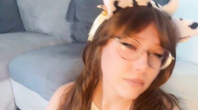 Submissive Hucow girl gets a gift and permission to play
