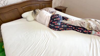 Stepdaughter Tears Split On Cock'S Raw Thrust, Deepthroat Screams
