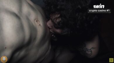 GOTICA CULONA provoca al fantasma, ATRAGANTANDOSE con su PIJA, para que le rompa su concha rosadita. Ft. REBEKAHROSE