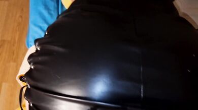 Sexo duro y salvaje con la novia de mi mejor amigo en la fiesta de sus 18 cumpleaños en un descuido cogiendo rapidito a escondidas