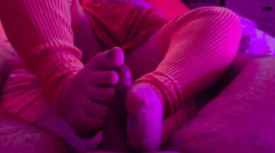 Sloppy blowjob, Foot Job and fucking?! Jinkies!