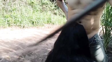 Fodendo a gravida quero gozar aqui no mato