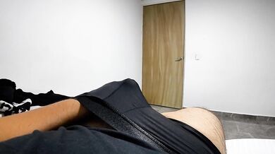 ACCIDENTO A MI VECINA Y EN LA CALLE Y LA INVITO A FOLLAR PARA CURARLA