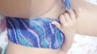 Gostosa linda morena deliciosa mostrando