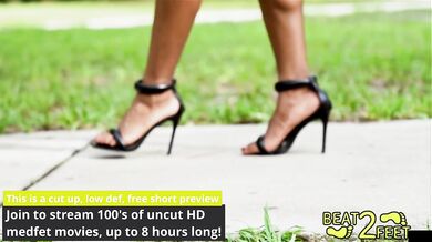 Giggles' Struts Feet In Heels