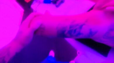ENGLISHTOM'S HANDS DRIVE SENSATION PAST EVERY BOUNDARY IN MASSAGE