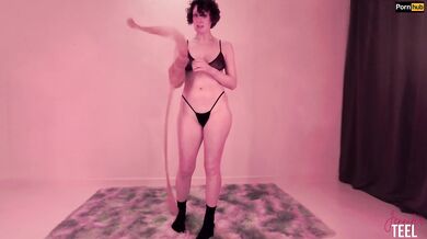 PANTYHOSE STRAINING UNDER SAVAGE ASS