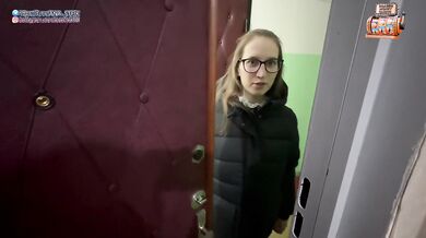вызвал клининг и трахнул на кухне кончил в рот