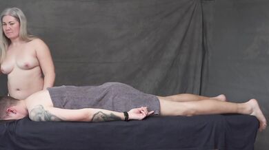 Sensual massage, masseuse pulls panties to the side an rides big dick
