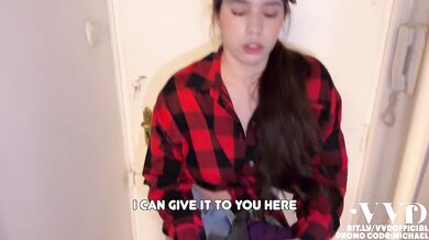 The delivery girl agreed to test my dick with her cunt